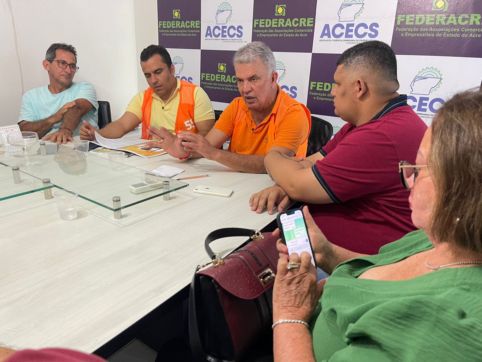 Petecão se reúne com empresários da construção civil em Cruzeiro do Sul